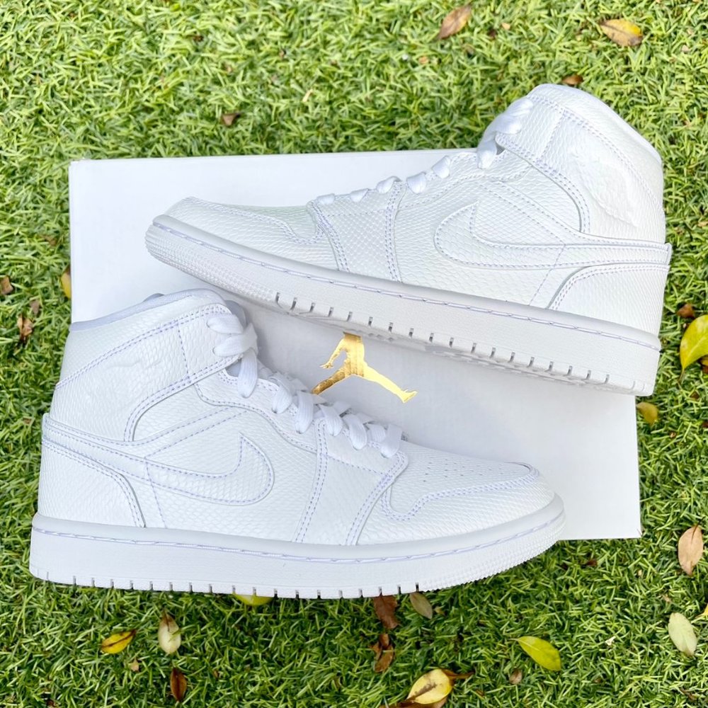 Nike air Jordan 1 triple white shoes - Picture 2 of 4